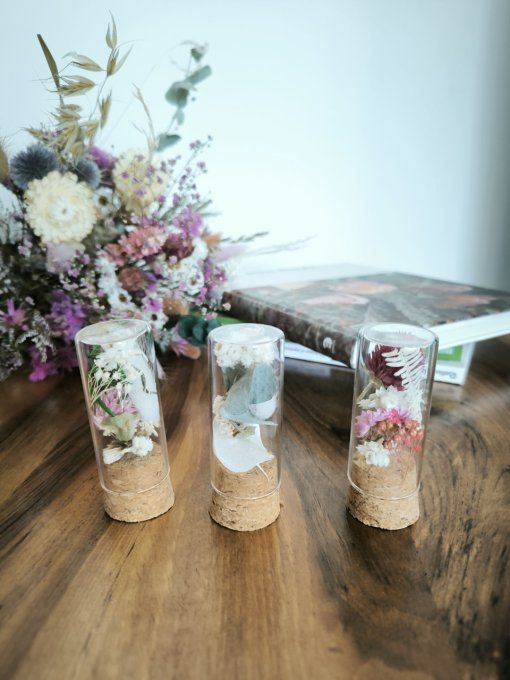 Trio de fioles de fleurs séchées